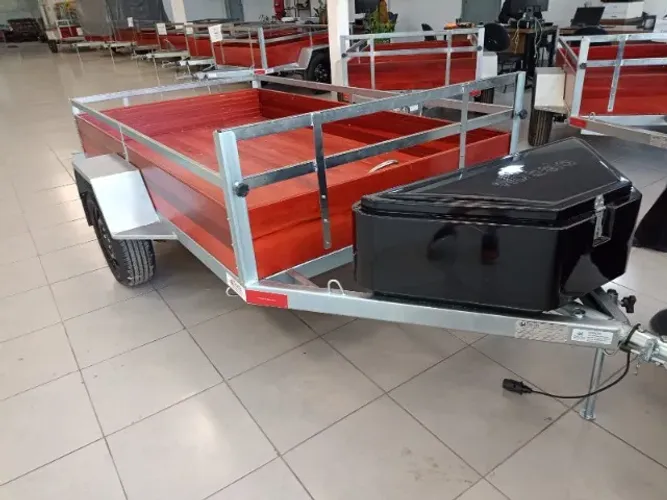 Reboque bau arcos e lona cargas fazendinha