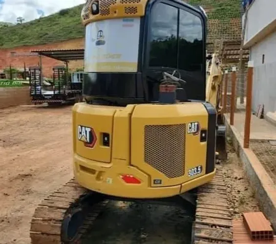 Mini escavadeira Caterpillar 303.5 ano 2023