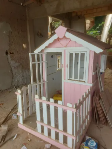 Casinha de madeira infantil