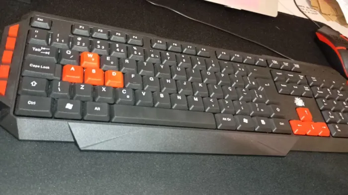 Teclado e mouse com fio