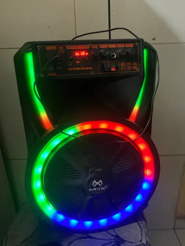 Caixa amplificada M o X acompanha microfone