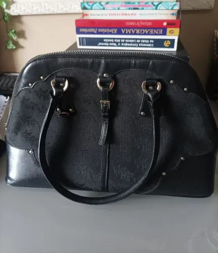 Bolsa Victor Hugo , modelo Corsa bauzinho, corpo em jacquard italiano e couro.