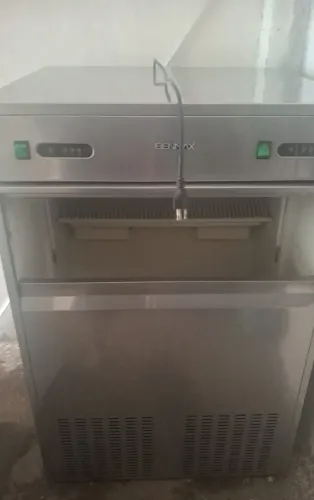 Máquina de fazer gelo
