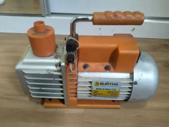 Bomba de vácuo 7CFM bivolt suryha 750.00 em perfeito estado pra sair logo semi nova