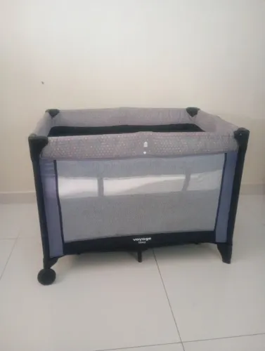 Berço portátil + Banheira com suporte 