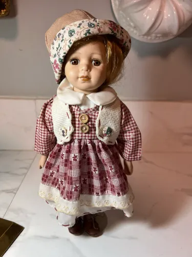 Boneca antiga europeia