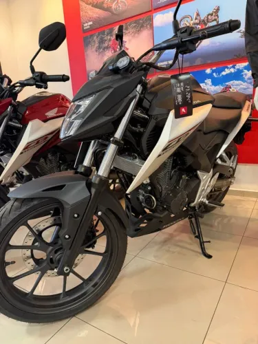 CB 300 TWISTER CBS -EMPLACADA R$ 25870.00