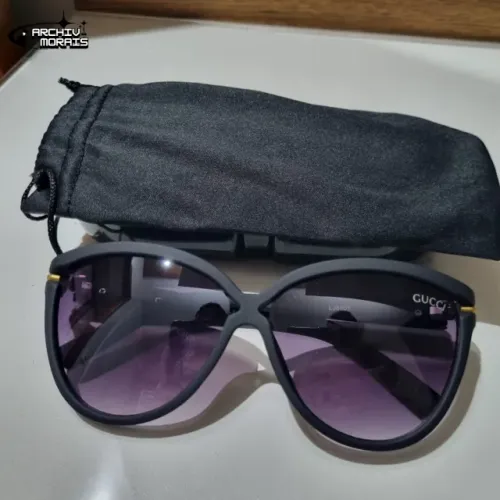 Óculos de Sol Gucci - Lente Roxa e Detalhes Dourados
