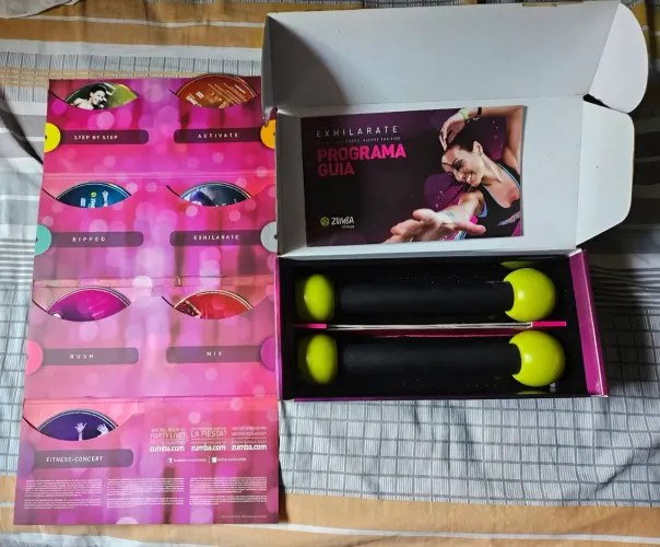 Kit Zumba Fitness Exhilarate Polishop - 7 DVDs  + Pesinhos