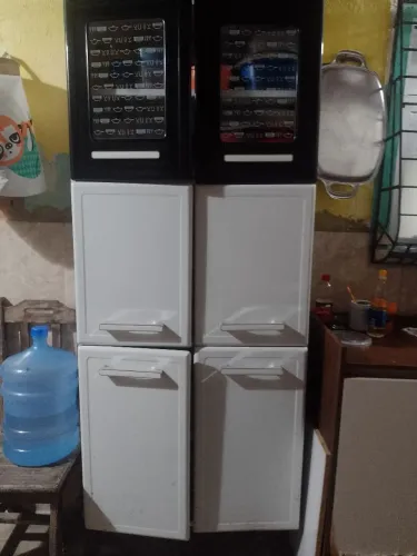 Paneleiro em aco com 6 portas super conservado