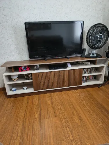 Rack para TV com rodízio