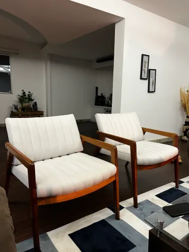 Conjunto de poltronas em madeira
