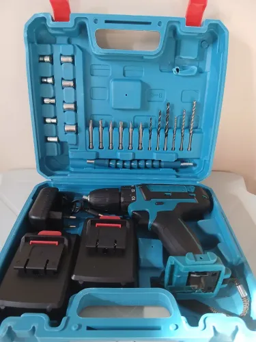 parafusadeira e furadeira com duas baterias e maleta completa!