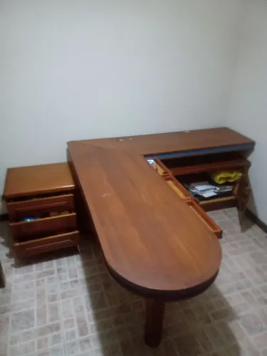 Mesa escrevaninha para escritório. 2,20x1,70.