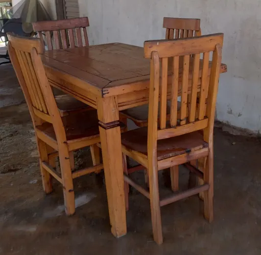 Mesa De Madeira De Demolição com 4Cadeiras