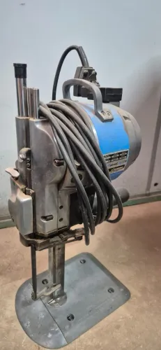 MÁQUINA DE CORTE DE TECIDO INDUSTRIAL