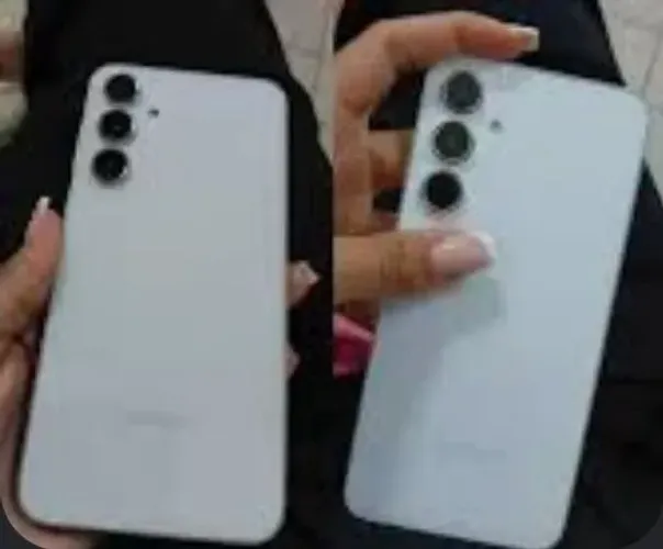 Samsung A55 5g 256gb (diz azul claro, mas pra mim é branco) Celular de mulher cuidadosa.