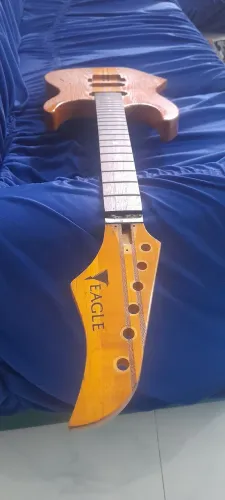 Guitarra EAGLE para aquele seu projeto
