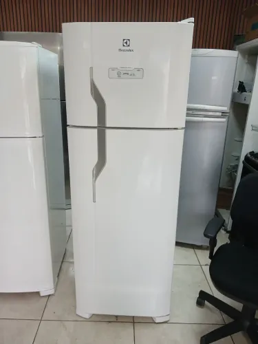 Geladeira frost free Electrolux DFN39 276 litros seminova