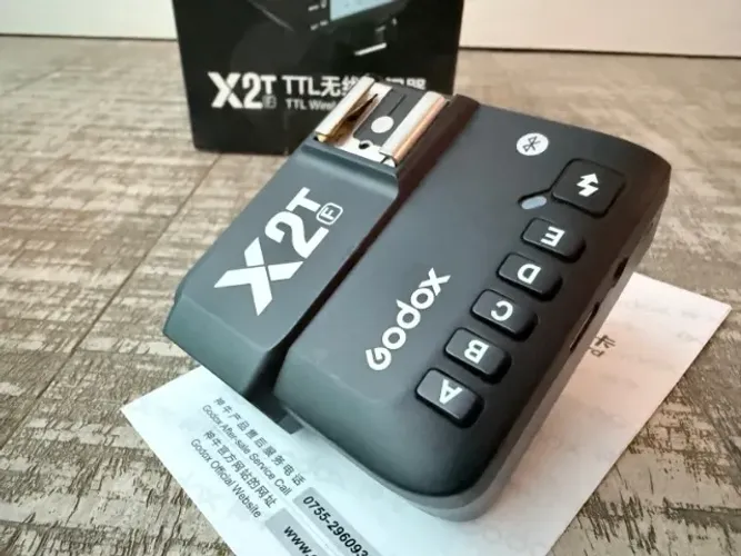 Transmissor Godox X2T-F para Fujifilm com caixa e manual