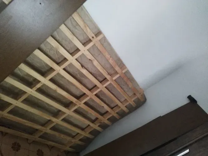 Cama e colchão de casal