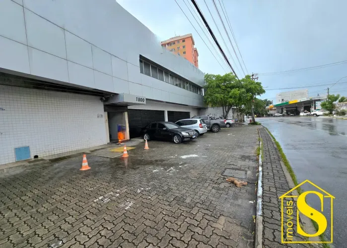 GALPÃO EM FORTALEZA COM PREDIO COMERCIAL