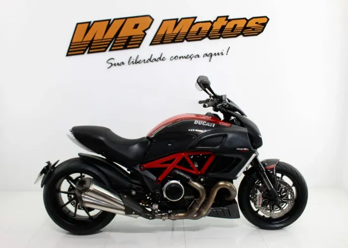DUCATI DIAVEL CARBON 