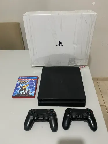 PS4 muito conservado ainda com lacre de fábrica