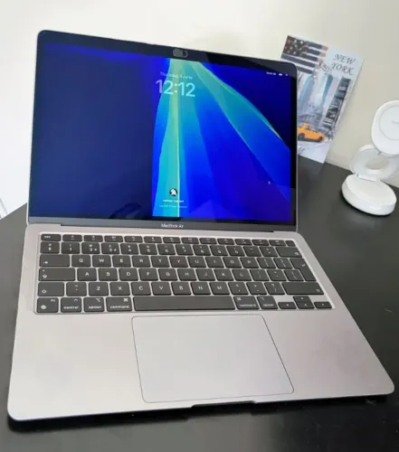 MacBook Air M1 2020 - 8GB RAM - 256GB SSD - Impecável - Sem detalhes - macOS Sequoia