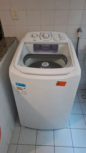 Lavadora de roupas eletrolux 12 kilos com 5 meses de uso