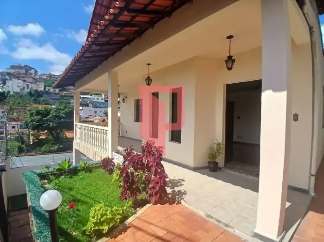 Casa Ampla com 4 Qtos, terraço com um salão para festas, piscina e quintal à Venda, no Bai