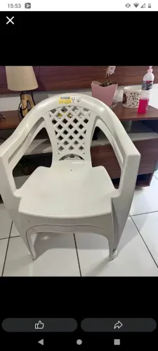 13 cadeiras de plástico
