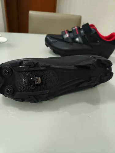 Sapatilha de ciclismo com taco
