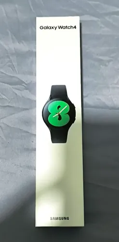 Smartwatch Samsung Galaxy Watch 4 40mm com + uma pulseira adicional de metal