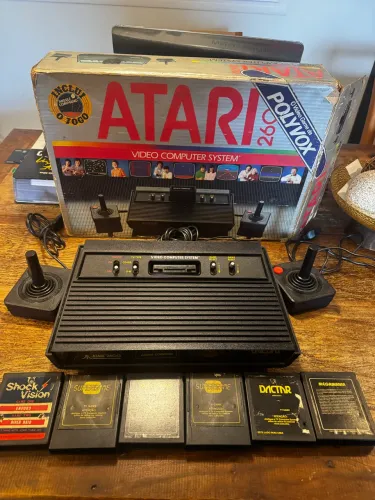 Atari 2600 com caixa funcionando