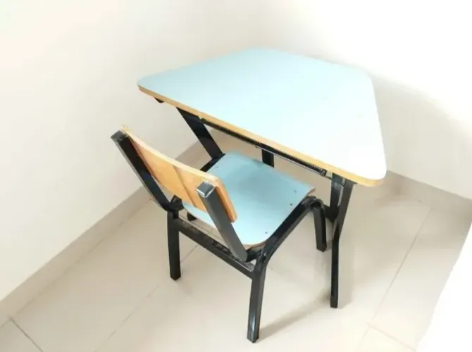Conjunto mesa e cadeira escolar infantil