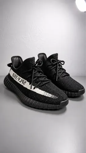 Tênis adidas yeezy boost