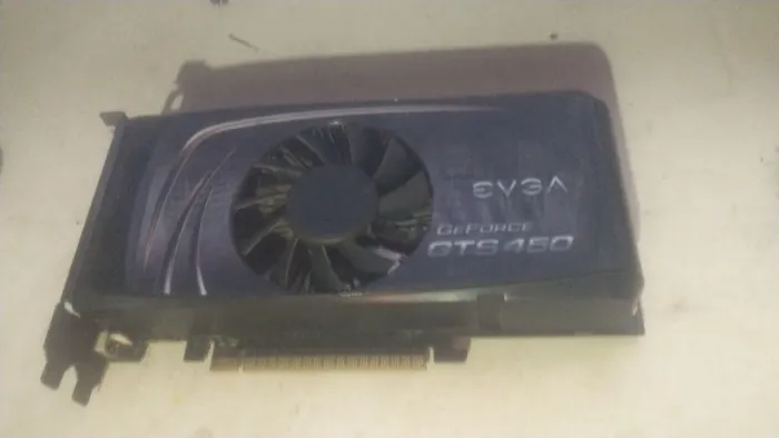 Placa de vídeo GeForce GTS 450 1 gb