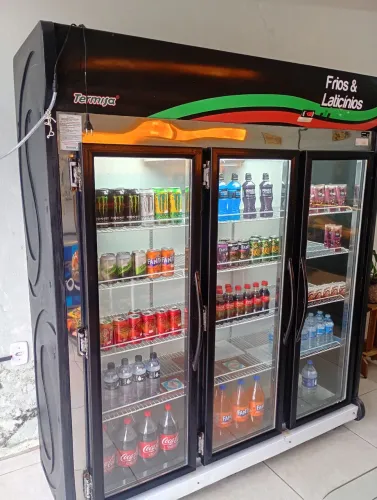 Expositor refrigerado 3 portas 