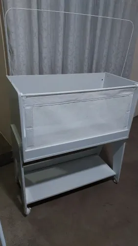 Mini berço cm lateral tela removível