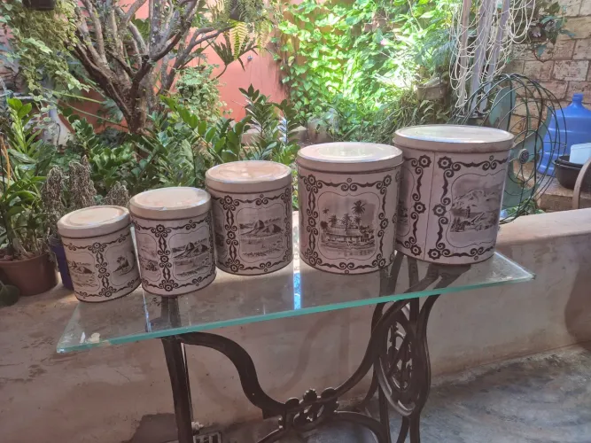 Conjunto de lata de mantimento ótimo estado 