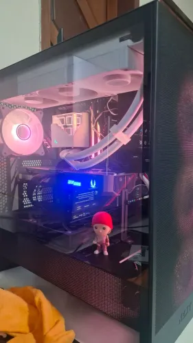 RTX 5070 Solid OC - 3 Anos de garantia (1 mês e meio de uso)