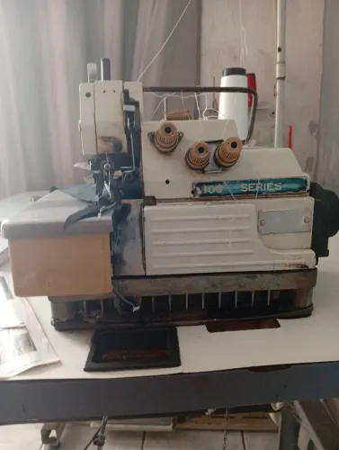 Vende-se máquina de costura ( Overlok )