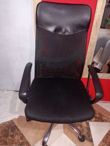 Vendo cadeira de escritório confortável