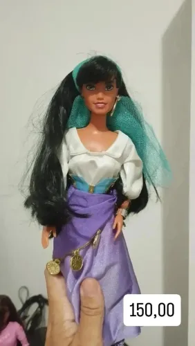 Barbie Esmeralda corcunda de Notre Dame
