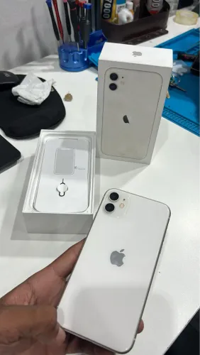 IPhone 11 na caixa