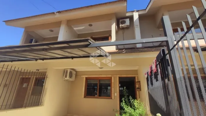 Sobrado geminado semimobiliado com 2 dormitórios à venda no bairro Moinhos D'Água em Lajea