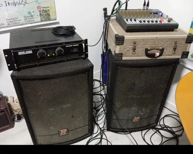 Kit Mesa de Som Behringer/16In, Amplificador Mark Audio e Caixas de Som Passiva Staner