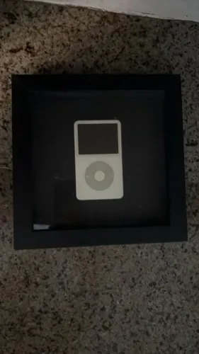 QUADRO DECORATIVO VINTAGE - ZIPPO, APPLE IPOD, CAMERA SONY, ABSOLUT,OCB, NOTAS.