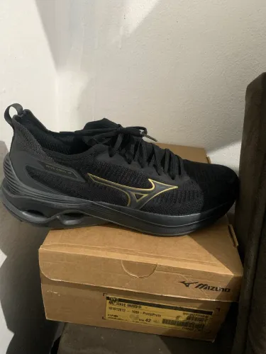 Tênis novo, sem marcas de uso, tamanho 42, Mizuno.Waze Mirai 7
